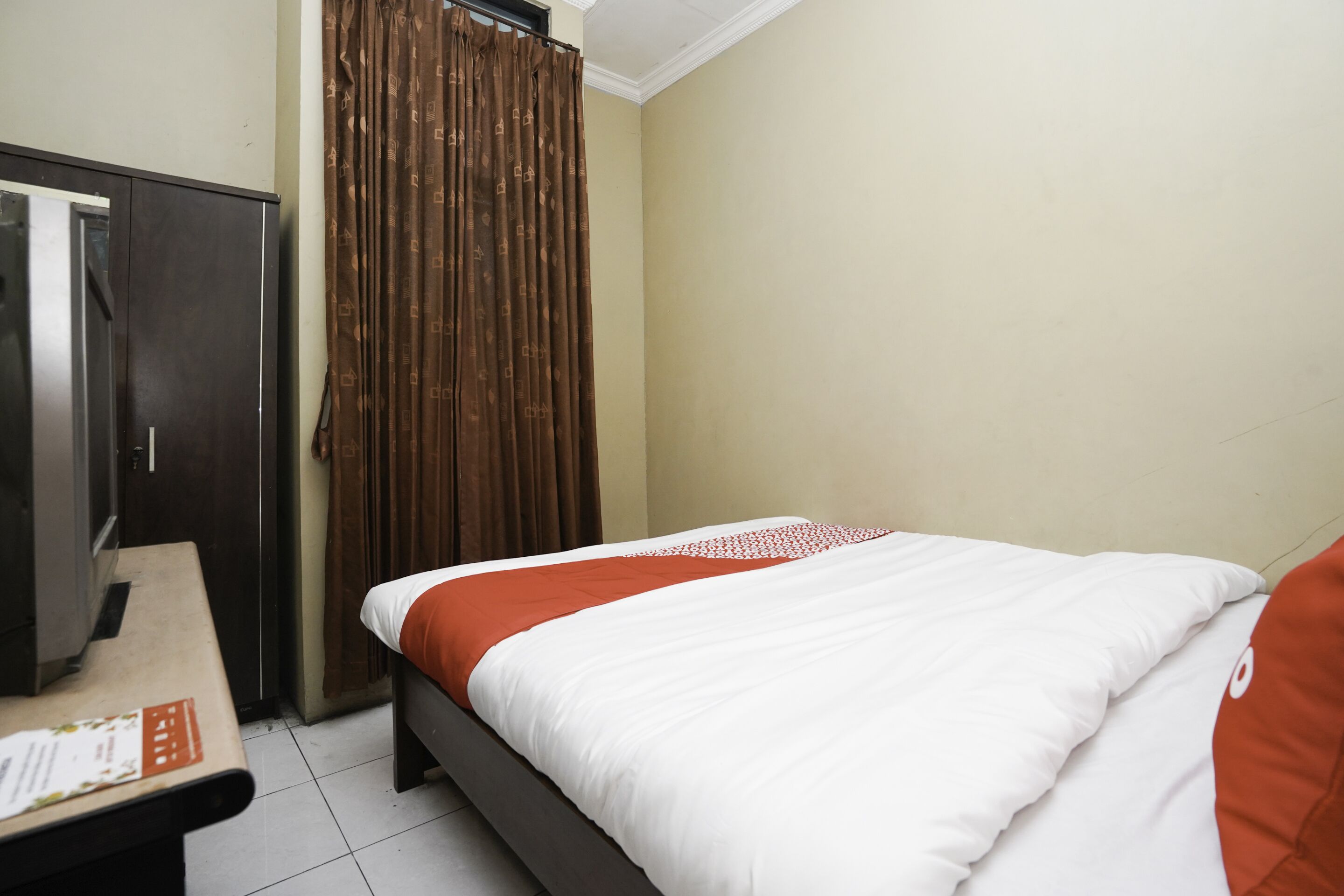 basic double room | free wifi, bed sheets
