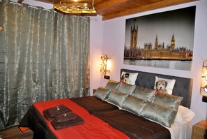 4 bedrooms, iron/ironing board, WiFi, bed sheets - MANSION DELUXE VILLA ANGELES WITH POOL AND JACUZZI (COLLADO MEDIANO)