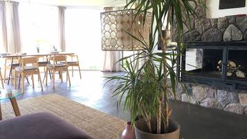Apartment, 2 Bathrooms (Westwohnung) | Living area | 40-inch flat-screen TV with satellite channels, TV, computer