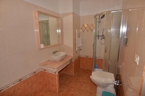 Dreibettzimmer | Badezimmer