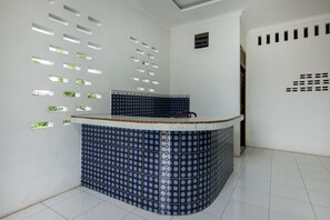 Reception - OYO 2069 Wisma Syariah Kampung Baru (Rantauprapat)