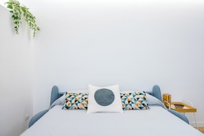 1 bedroom, hypo-allergenic bedding, down duvets, individually furnished