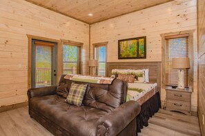 12 soverom, strykejern/-brett, wi-fi (inkludert) og sengetøy