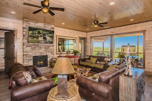 Televisión, chimenea, videojuegos