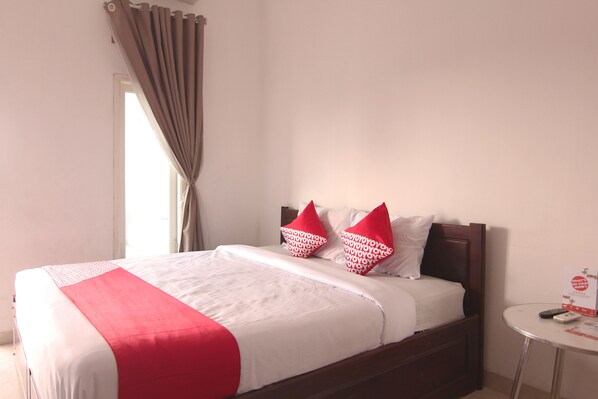 Standard Double Room | Bed sheets - OYO 1456 Hotel Garuda (Terbanggi Besar)