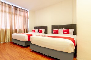 Bureau, espace de travail pour ordinateur portable, Wi-Fi gratuit