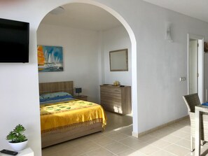 1 bedroom, in-room safe, desk, blackout drapes