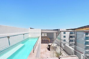 A rooftop pool with a clear view of the surrounding buildings. - The Paragon 317 (Cape Town)