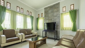A living room with two sofas, a coffee table, and a TV.