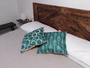 Minibar, escritorio, wifi gratis y ropa de cama 