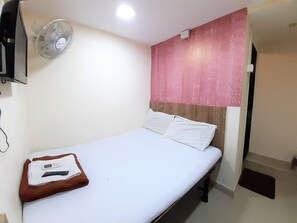 Room - Hexa Royal Inn Stay (Mumbai)