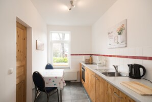 Fridge, stovetop, coffee/tea maker, electric kettle