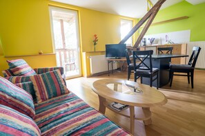 Appartement Ville (incl. cleaning fee, linen, city tax) | Salle de séjour | Télévision à écran plat