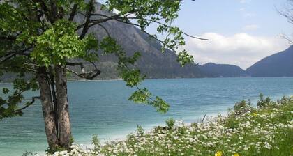 Apartment on Lake Walchensee, WiFi, with its own lake property + car parking space