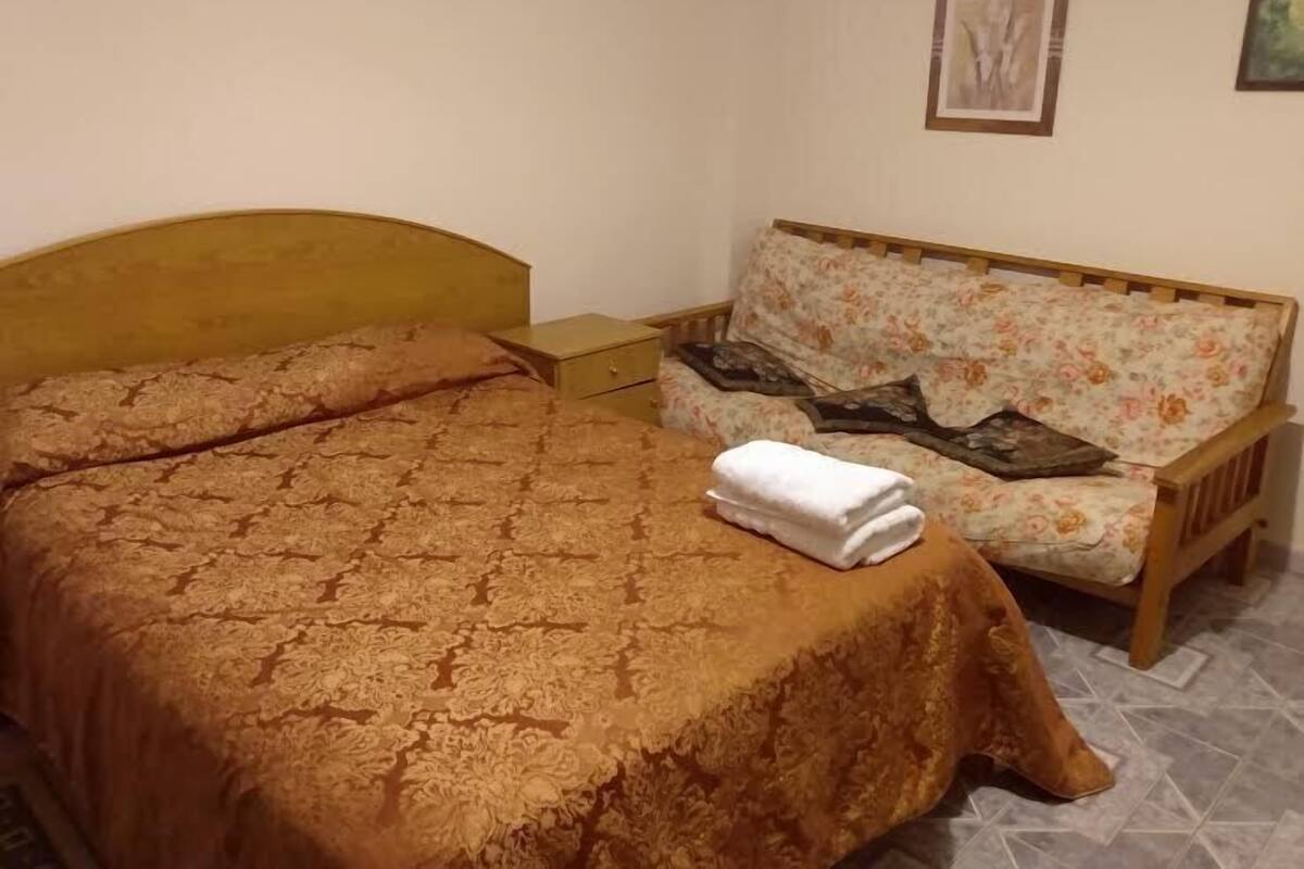 WiFi (free), individually furnished, bed sheets