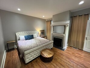 4 chambres, bureau, fer et planche à repasser, lit parapluie