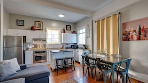 Interior - Huge 5 bed, 5 bath in Historic Downtown Savannah (Savannah)
