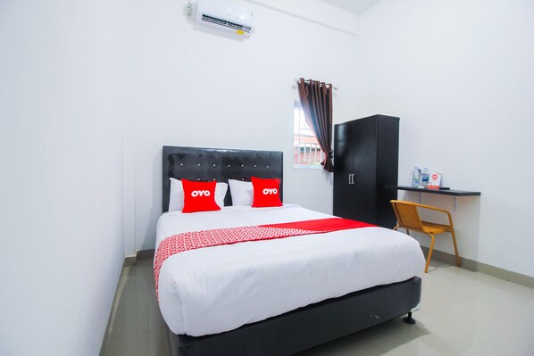 Desk, bed sheets