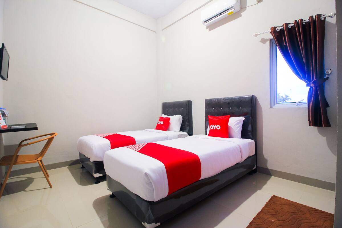 Desk, bed sheets