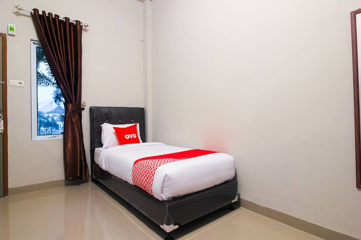 Desk, bed sheets