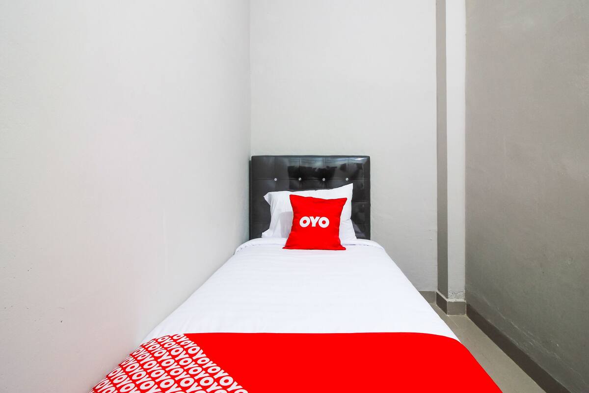 Desk, bed sheets