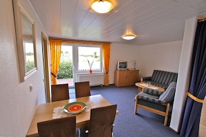 Apartment (incl. Laundry and cleaning Fee) | Wohnbereich | Fernseher