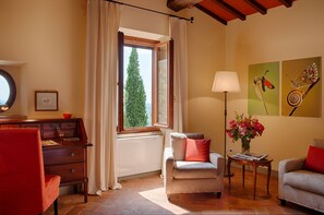 32-Zoll-Flachbildfernseher mit Satellitenempfang, Fernseher