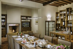 Petit déjeuner complet compris tous les jours