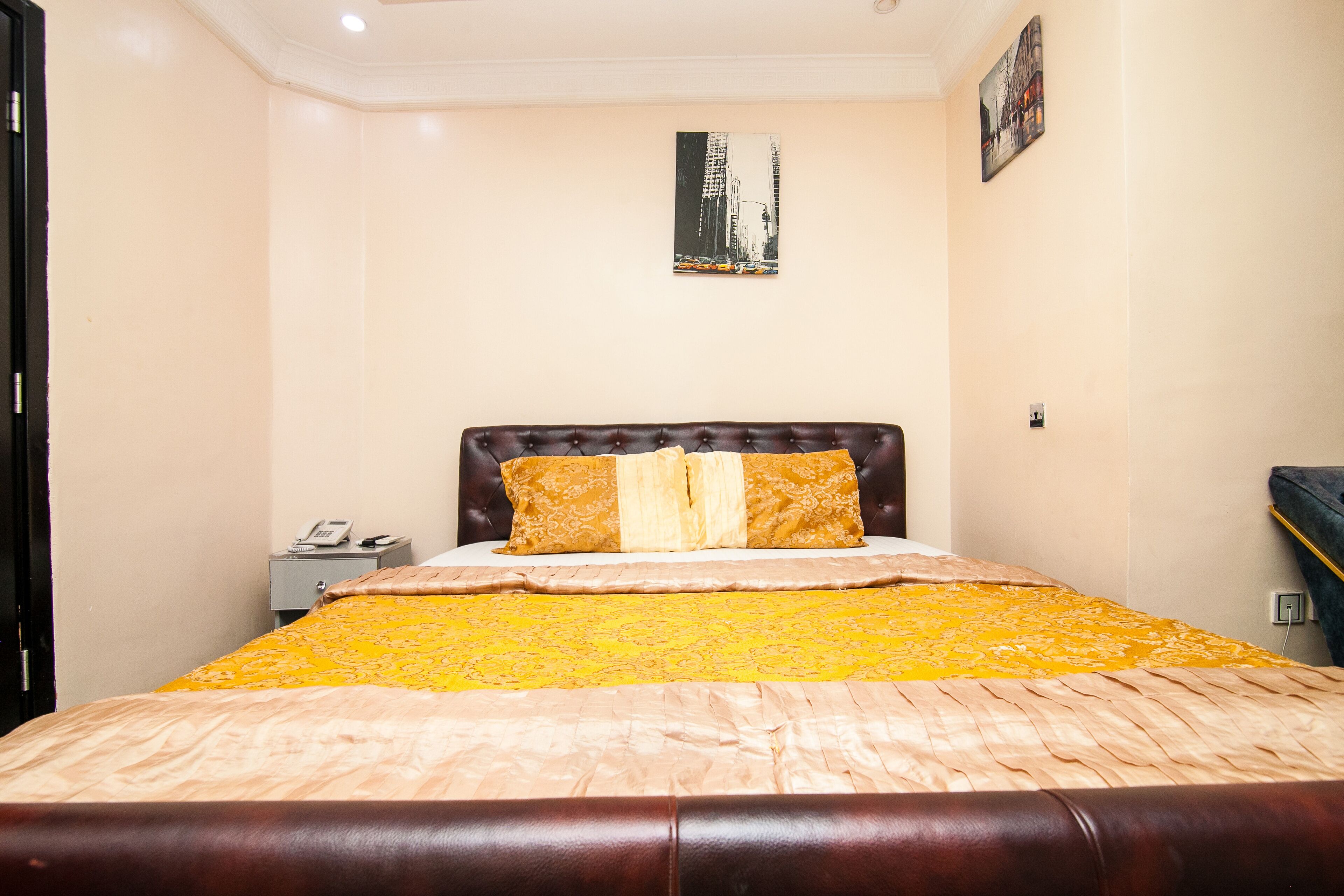 Egyptian cotton sheets, premium bedding, memory foam beds, free WiFi