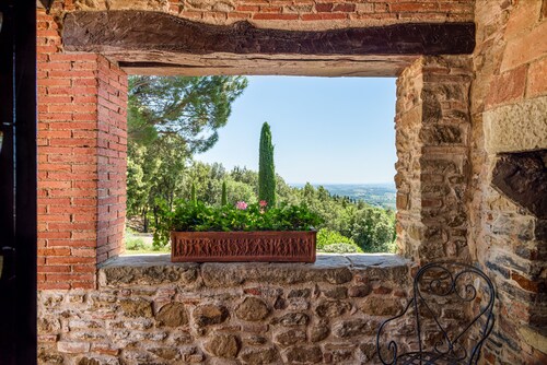 Luxury Privacy in the Heart of Tuscany