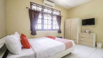 Deluxe Double Room | Desk, free WiFi, bed sheets