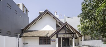 Super OYO 1568 Stasiun Ka Cirebon Guest House