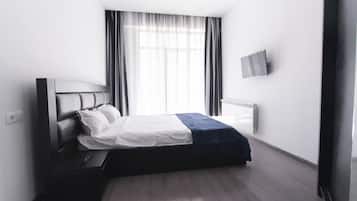 2 bedrooms, iron/ironing board, internet, bed sheets