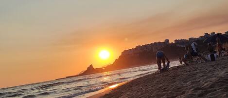 Beach nearby, sun loungers, beach towels