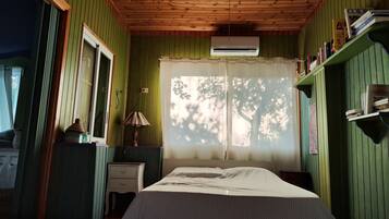 3 quartos, escrivaninha, ferros/tábuas de passar roupa