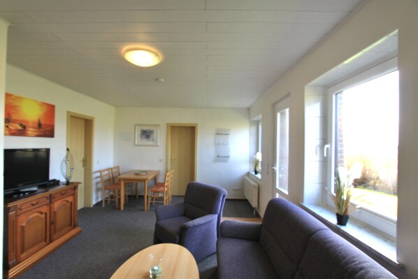 Apartment | Living area | TV