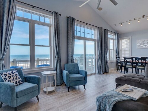 Dream Getaway a Gorgeous Private Oceanfront with Hot Tub Sleeps 12