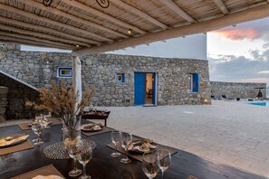 Outdoor dining - ★Luxurious 5BD villa★Stunning sunset|private pool (Mykonos)