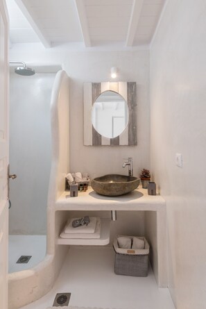 Combined shower/tub, hair dryer, towels, soap