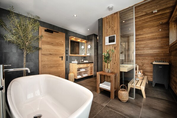 Flat-screen TV, heated floors