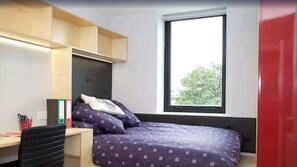 Schreibtisch, schallisolierte Zimmer, kostenloses WLAN