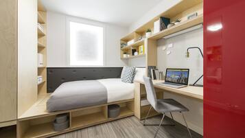 4 bedrooms, desk, soundproofing, free WiFi