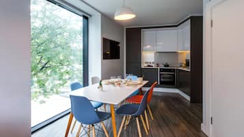 Classic-Apartment | Wohnbereich | Plasmafernseher