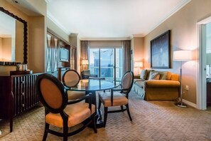 Flat-screen TV - THE Signature MGM 1 BR Suite 19-21 (Las Vegas)