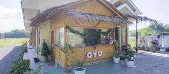 Super OYO 1696 Sapo Rumbia