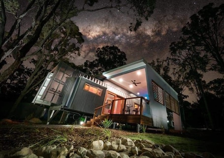 Premium Cabin, 1 Bedroom, Garden View | Terrace/patio. Tuckers Lane Boutique Accommodation