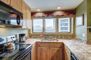 Appart'hôtel, 1 chambre | Cuisine privée | Réfrigérateur, four, cafetière/bouilloire, grille-pain
