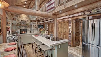 Cabin, 2 Bedrooms | Private kitchen | Fridge, oven, coffee/tea maker, electric kettle