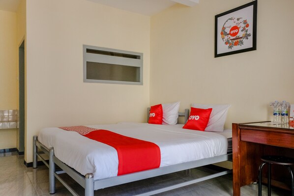 Quarto casal standard | Escrivaninha, Wi-Fi de cortesia, roupa de cama