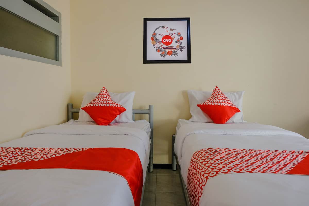 Habitación estándar con 2 camas individuales | Escritorio, wifi gratis y ropa de cama